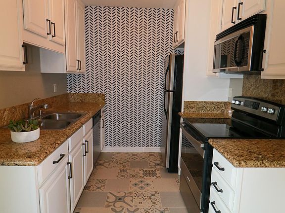 4th image of 4737 34th St Unit 19