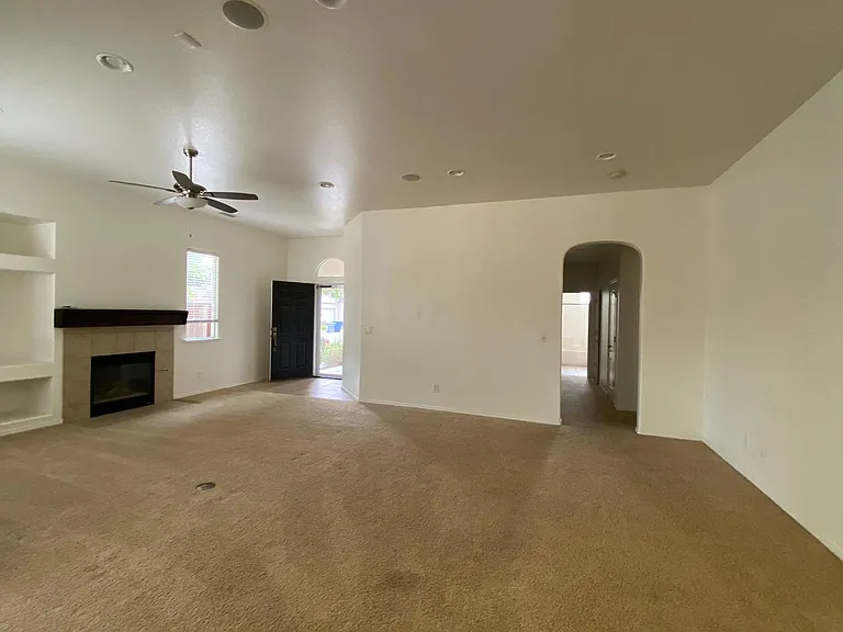 5577 N Plum Ln — Photo 4