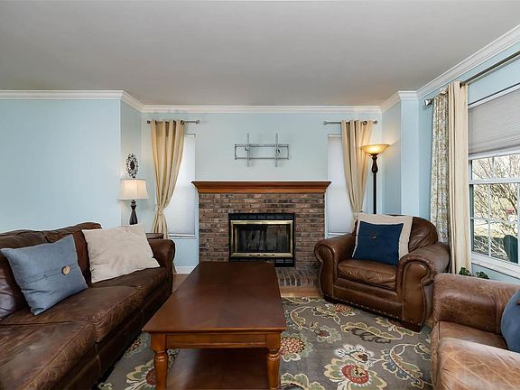5th image of 328 Valparaiso Ct