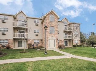 1480 Spring Brook Ct UNIT 1B, Round Lake Beach, IL 60073
