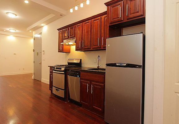 2nd image of 149 Wilson Ave APT 3R