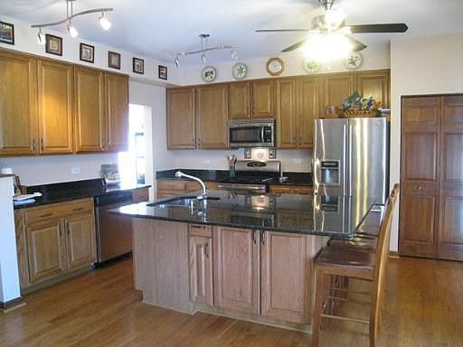 5th image of 1008 Evergreen St