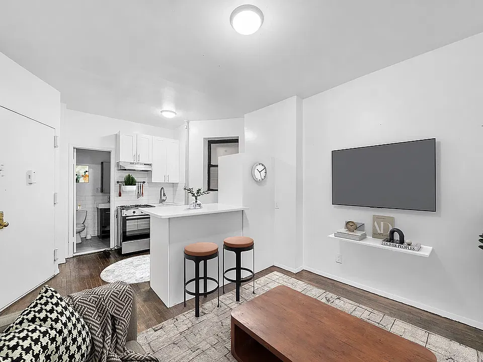 322 W 49th St #1RE