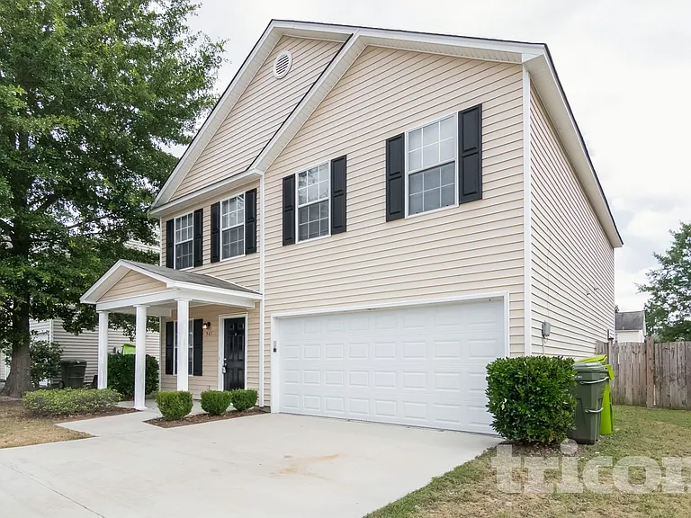945 Schofield Ln — Photo 1