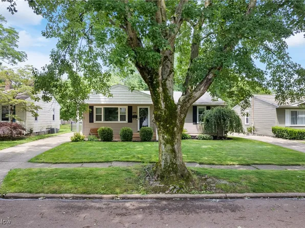 1086 Terrell Dr, Akron, OH 44313