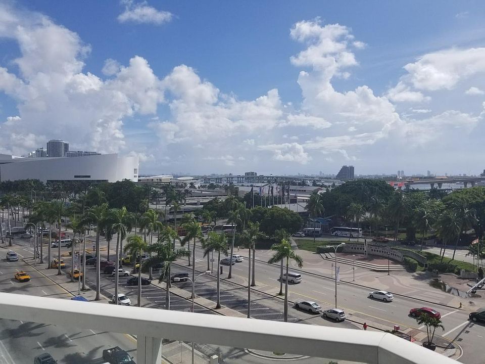 1st image of 244 Biscayne Blvd APT 601