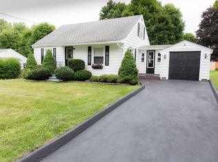 2 James St, Webster, MA 01570