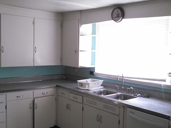 The kitchen has plenty of space.