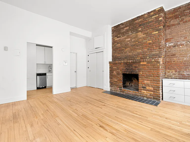 341 W 19th St #B — Photo 3