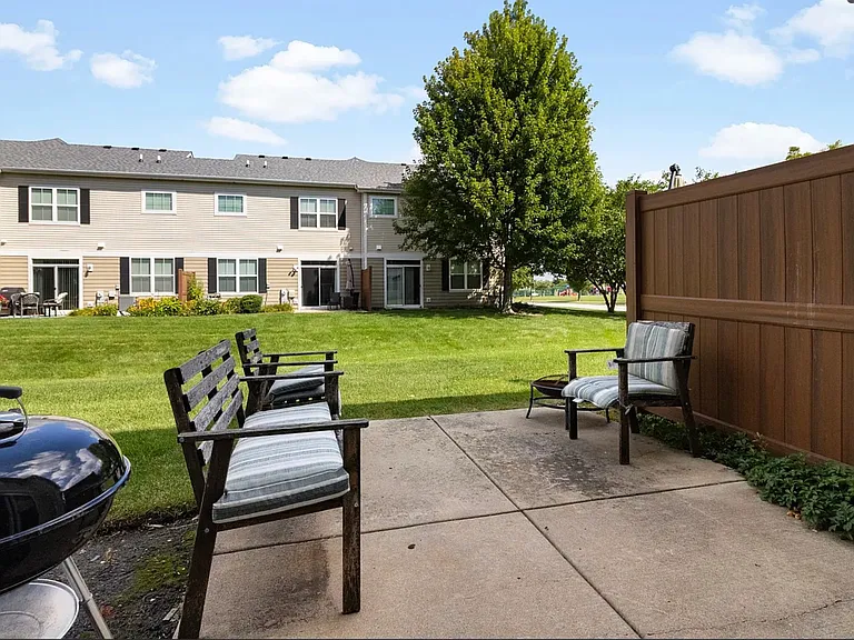 433 Acushnet St — Photo 21
