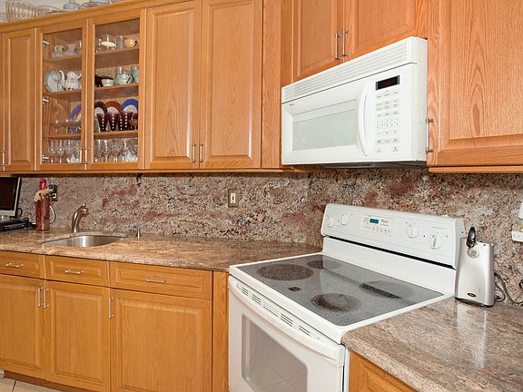 4th image of 65 Sagamore Dr
