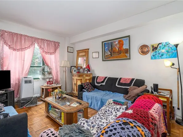 1501 Metropolitan Avenue image 4 of 22