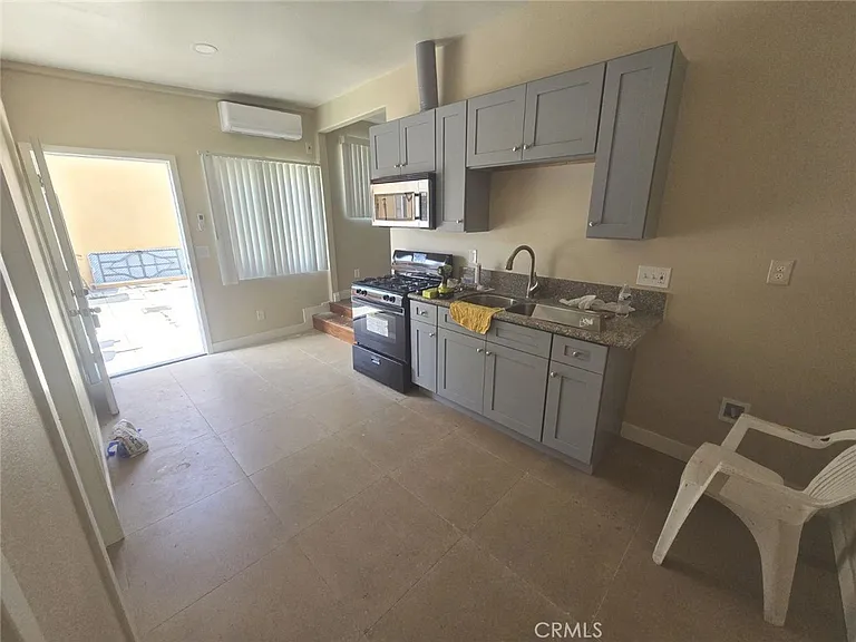 628 W 59th Pl — Photo 16