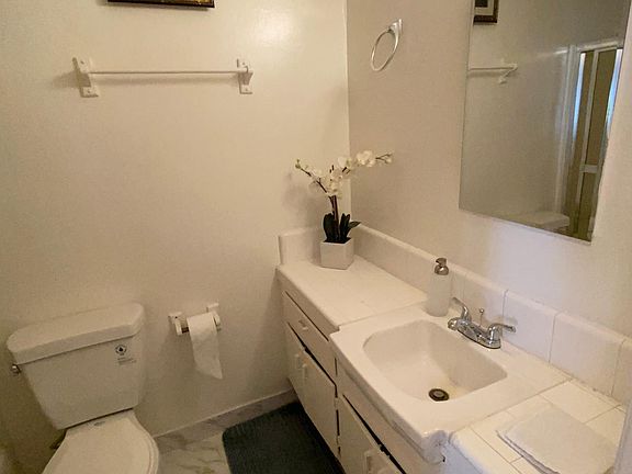 2nd image of 6310 Whitsett Ave #6