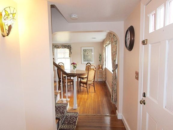 5th image of 16 Meetinghouse Ln