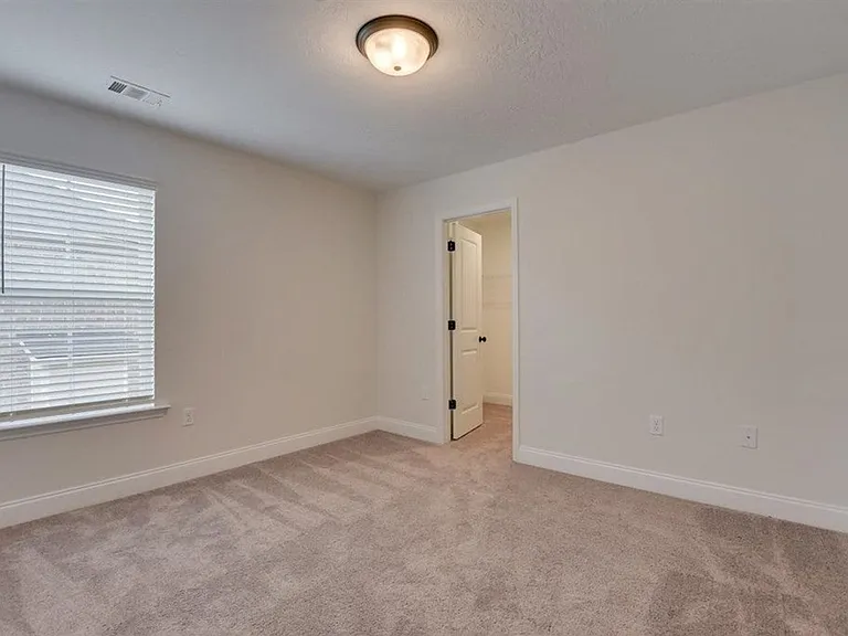 1011 Spotswood Cir — Photo 9