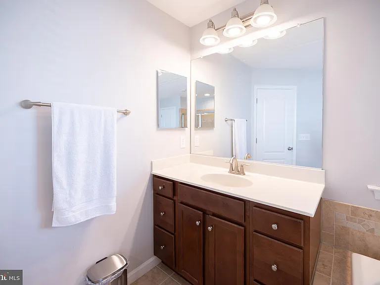 8727 Raleigh Mews — Photo 29
