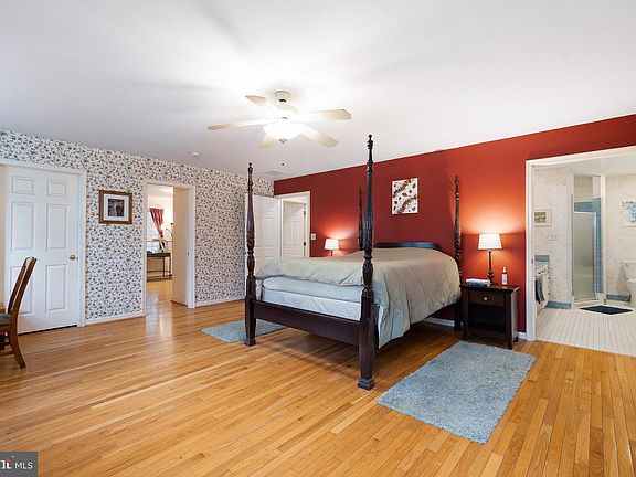 5th image of 232 Oakmont Estates Dr