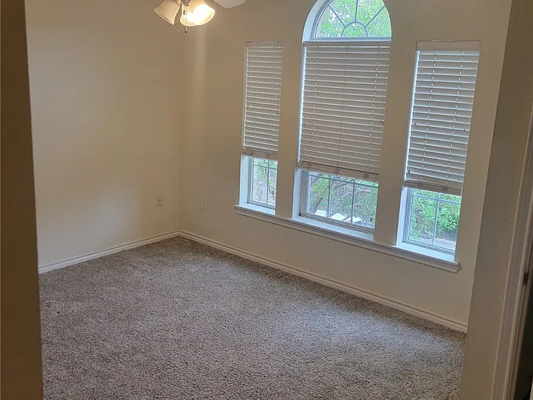 2317 Cornell Dr — Photo 9
