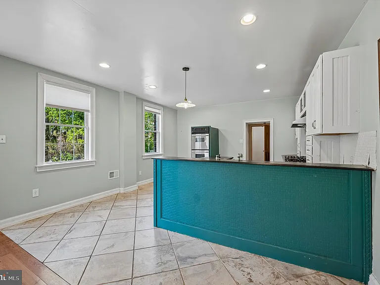 229 W Hansberry St — Photo 9