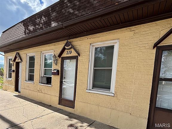 2nd image of 219 N High St