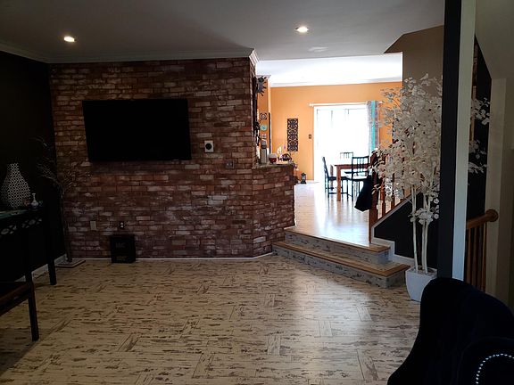 4th image of 20892 Derrydale Sq