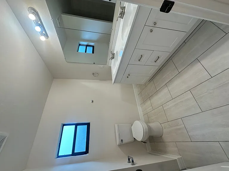 1105 NE 6th Pl — Photo 37