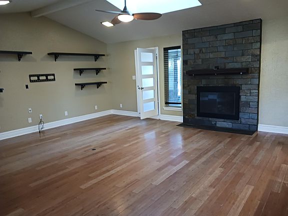 living area entrance to sunroom