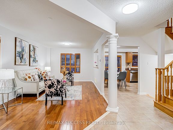 5th image of 54 Ferncroft Pl