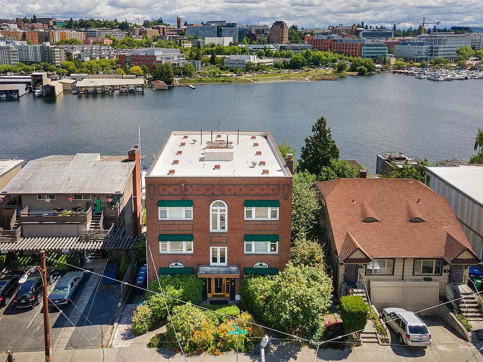 3226 Fuhrman Ave E #401