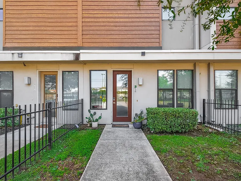 2401 Crawford St #C3D — Photo 2