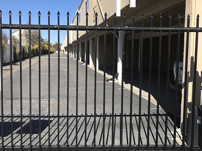 ALAMEDA PARK APARTMENTS — Photo 24
