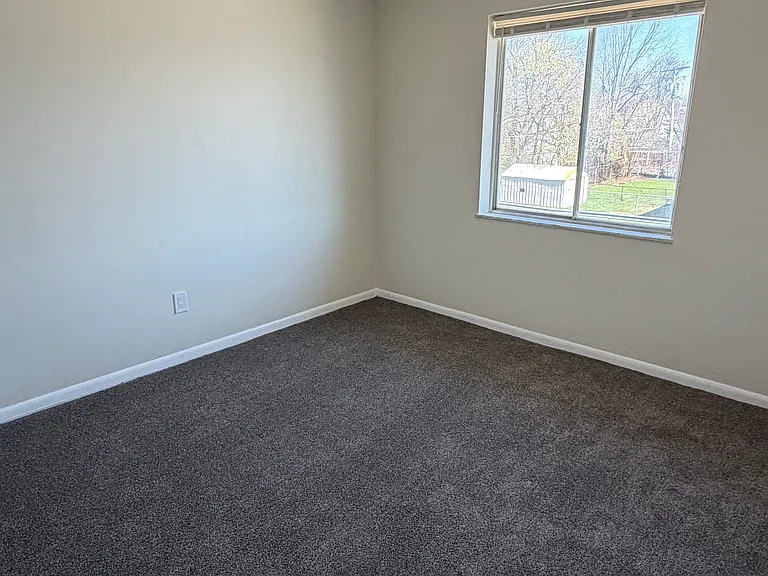 4578 E 131st St #5 — Photo 11