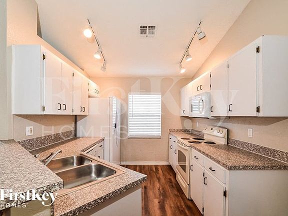 4th image of 64 Saint Kitts Cir
