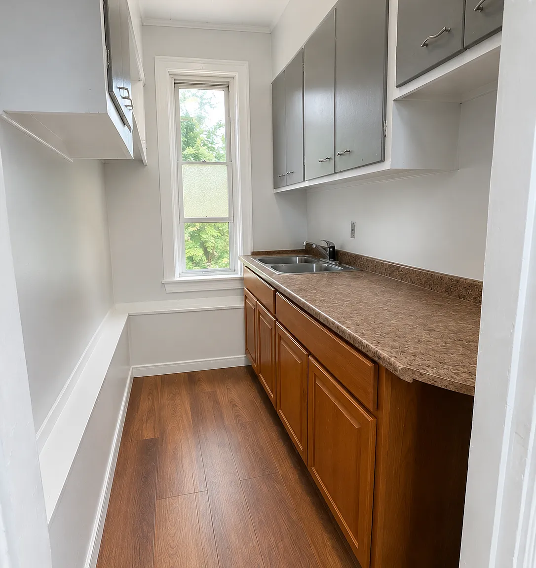 3 bed, 1040 sqft, $1,800 — Photo 3
