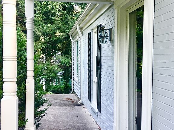 2nd image of 1006 Maplewood Ct
