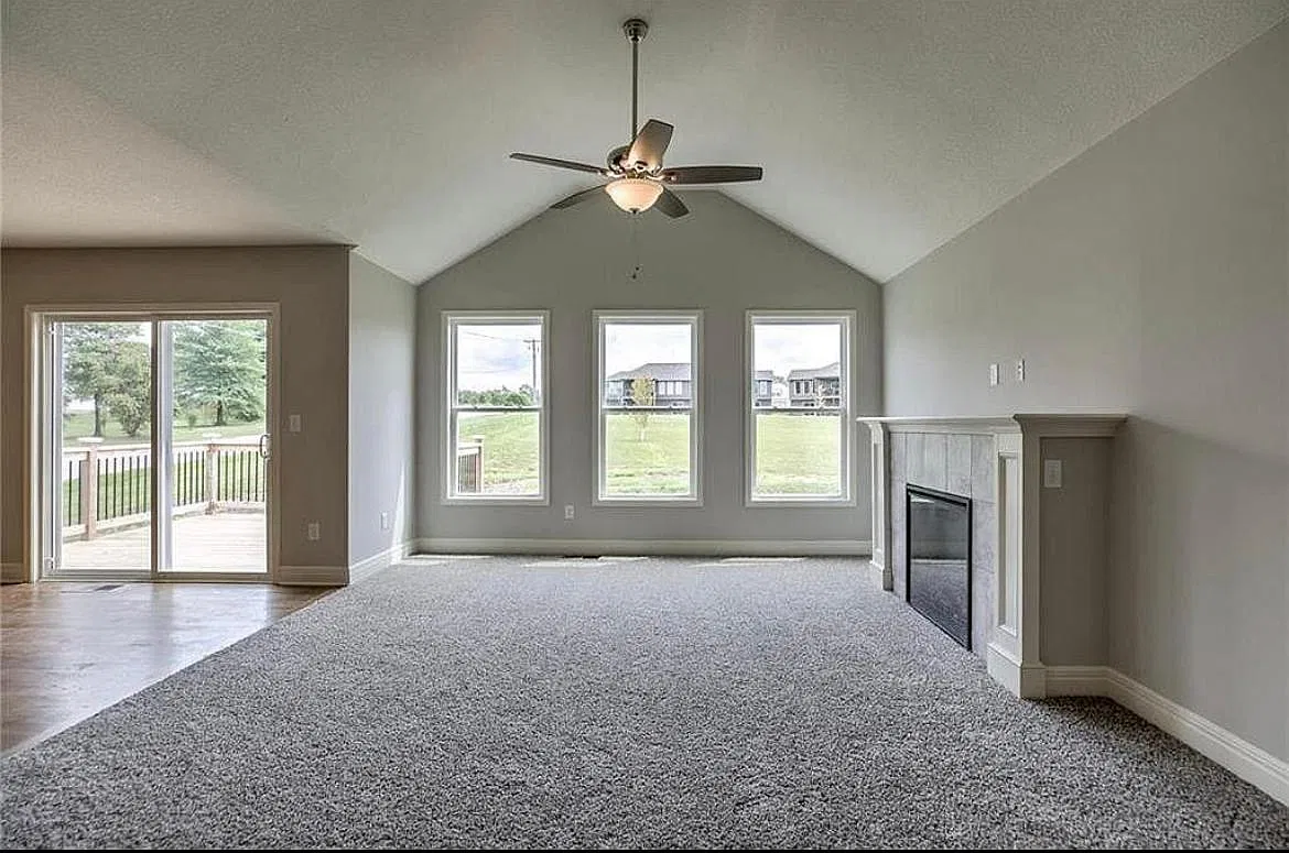 3 bed, 2.5 bath, 1850 sqft, $2,100 — Photo 3