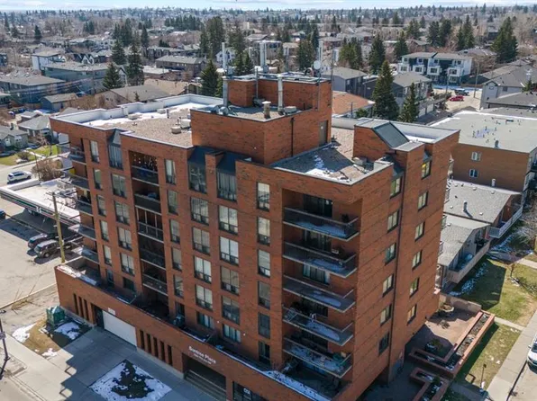 2909 N 17th Ave SW #203, Calgary, AB T3E 0B1