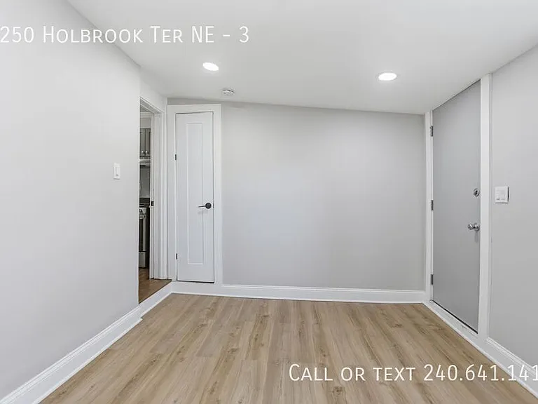 1250 Holbrook Ter NE #3 — Photo 9