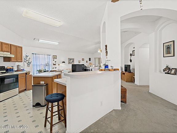 5th image of 1050 Rock Springs Dr