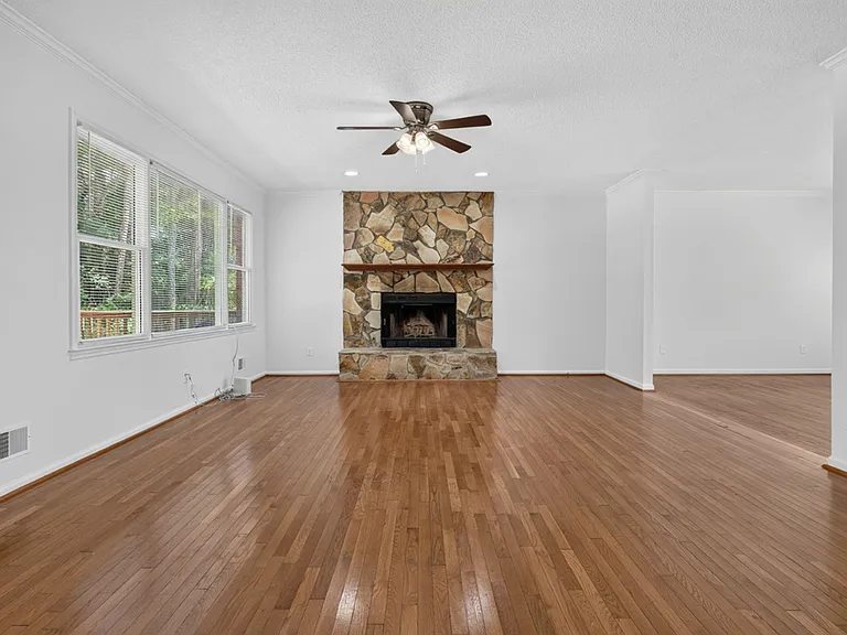 2027 Riding Ridge Rd — Photo 11