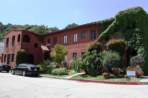1st image of 2569 N Beachwood Dr