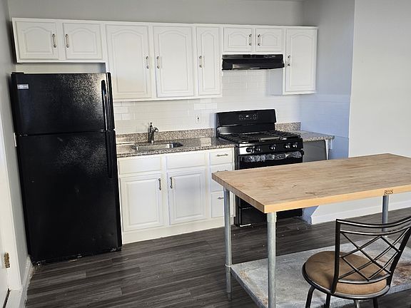 3rd image of 313 Beach 90th St #3