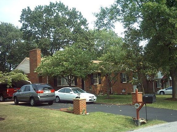 Driveway 1 w/carport
