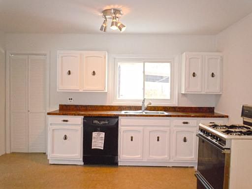 Great Spacious Kitchen