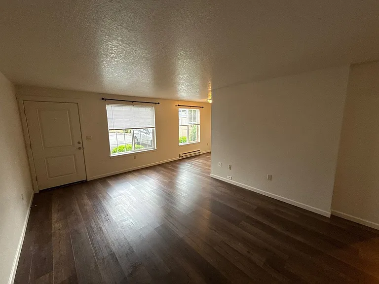 915 Bryan Ct — Photo 6