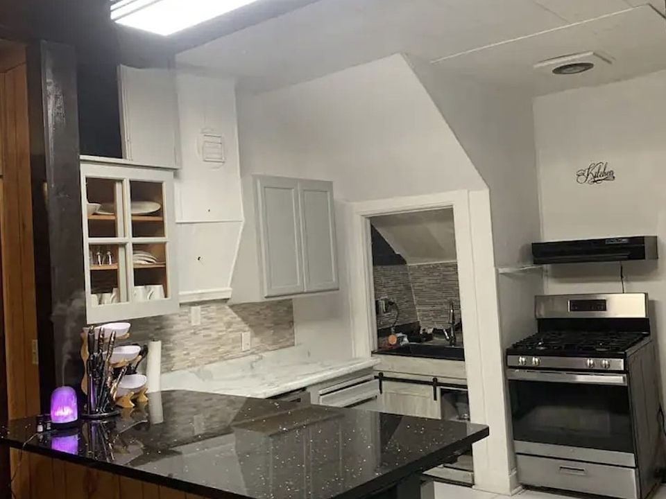 1st image of 301 W Luverne St #1