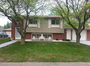 9479 Katherine St, Taylor, MI 48180