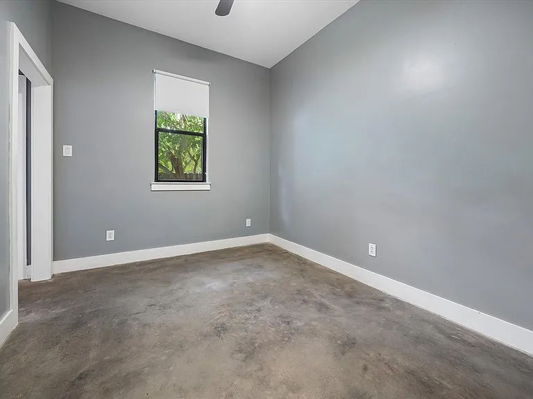 732 Ruthven St — Photo 15