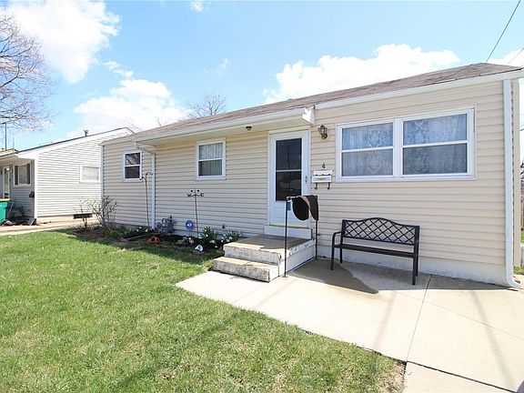 2nd image of 4 Briarcliff Dr